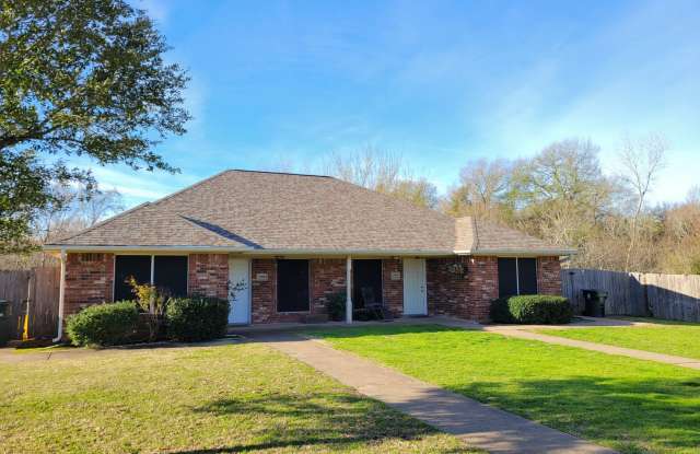 Bryan - 3 Bedroom - 2 Bath Duplex with Fenced yard. - 2818 Hard Rock Circle, Bryan, TX 77807