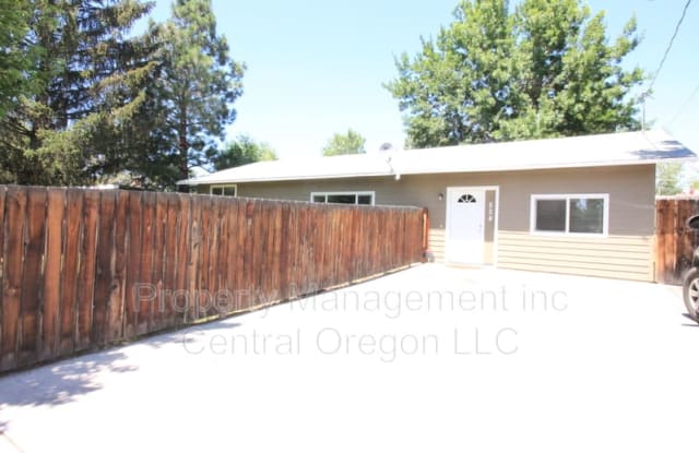 524 NE Olney Ave - 524 Northeast Olney Avenue, Bend, OR 97701