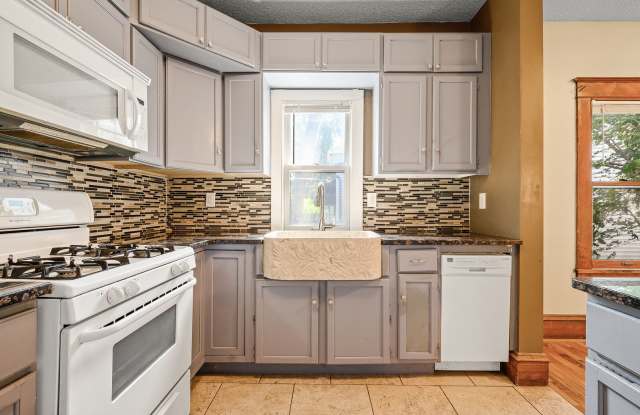 Photo of Incredible 5BD/2BA HGTV Remodeled Home near U of M  Dinky Town! Avail. 9/1/26!