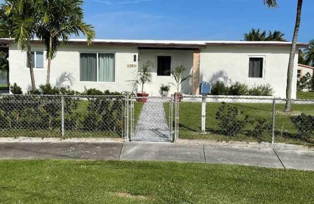 4365 SW 109th Ct - 4365 Southwest 109th Court, Westwood Lakes, FL 33165