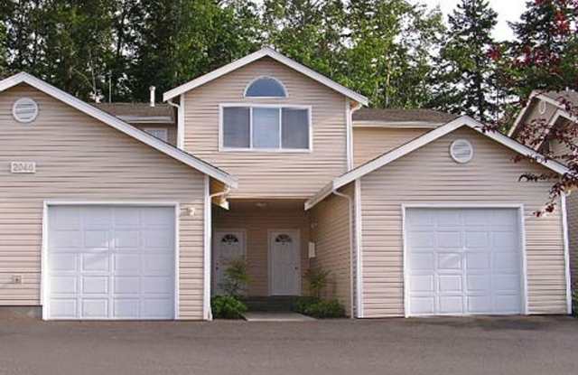 2 Bedroom, 2 Bathroom Townhome off of Alabama St