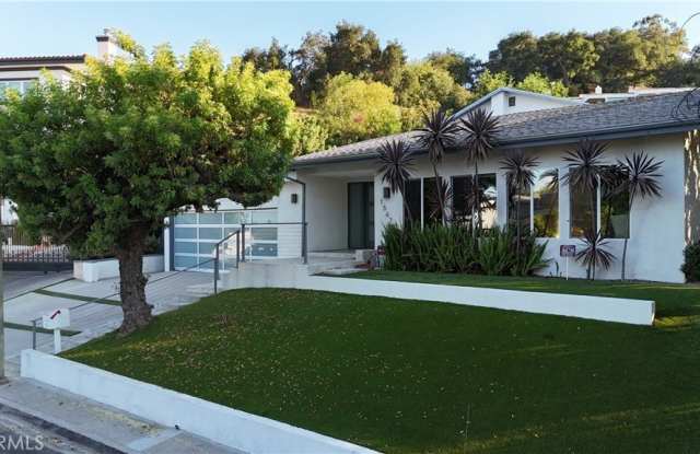 15672 Castlewoods Drive