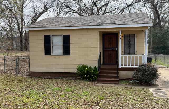 Now Available - Highland 2 bed 1 Bath Home