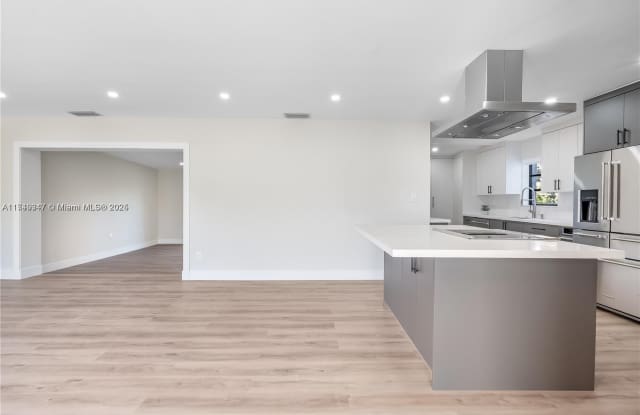 8421 SW 27th Terrace