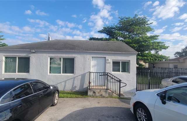 1215 NW 100th St
