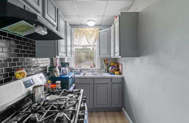 121 Farmington Avenue - 3