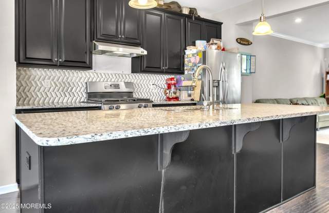 605 Bayside Court unit: 605