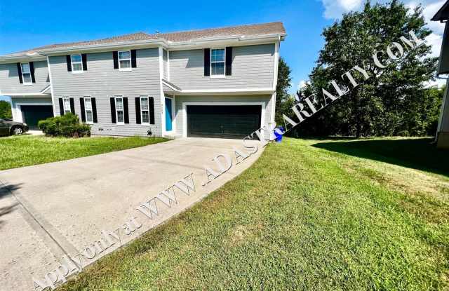 Spacious Shawnee Townhome 3 Bed/3 Bath-Available in FEBRUARY!!