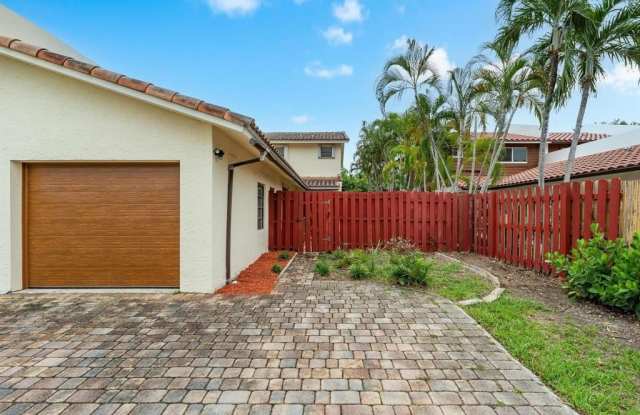 Photo of 2530 NE 9th St