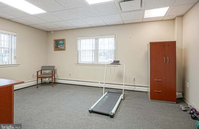 100 W NARBERTH Terrace unit: 3