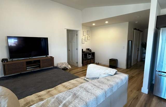 51772 Mountain Pine Street