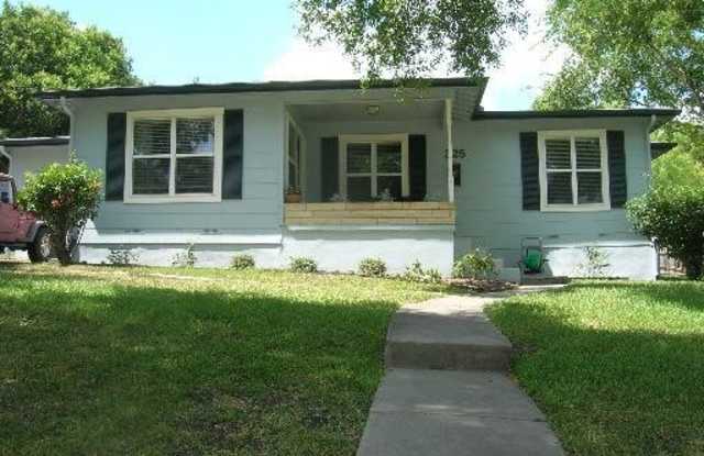325 LILAC LN