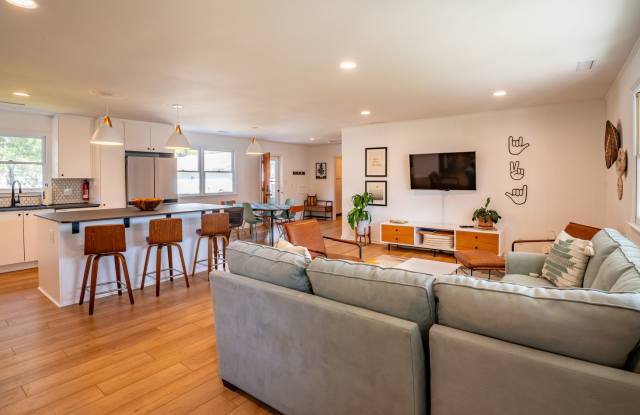 Photo of BEACH HOME NOW AVAILABLE-SHORT OR LONG-TERM