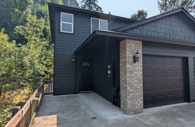 3-Bedroom, 1.5-Bath Duplex In The Thurston Area of Springfield!