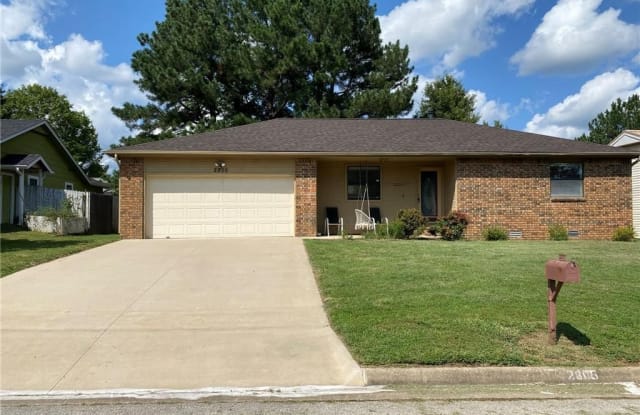 2805  W Beech  ST - 2805 West Beech Street, Rogers, AR 72756