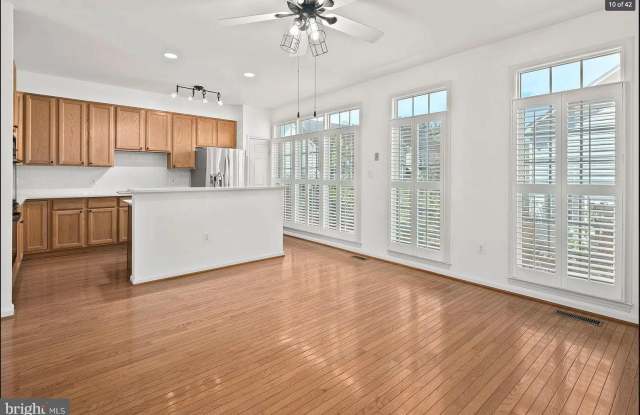 5394 CHIEFTAIN Circle