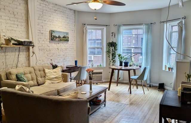 533 W Addison Street