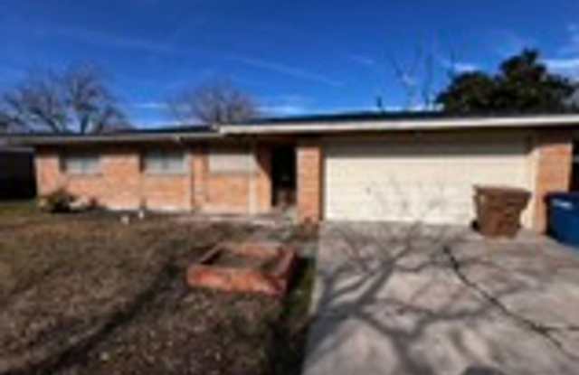 Nice Home located just off of SPID and Airline