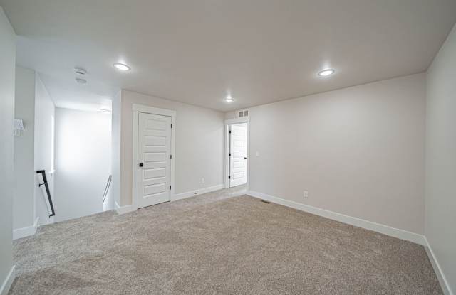 1382 Pinecrest Trail - 1