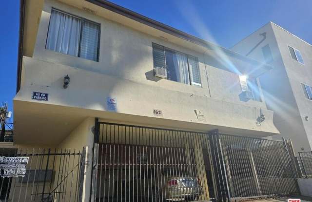 162 N Mariposa Ave