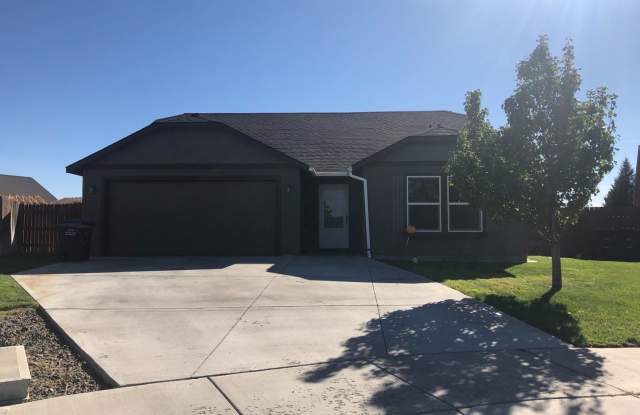 Pending Applications!! Cozy Home with Private Backyard!