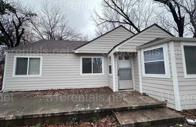 Photo of $1300 - 4 bed 1 bath home - Single Family Home