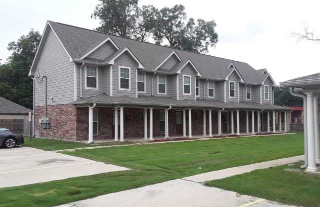 2004 Pecan Street