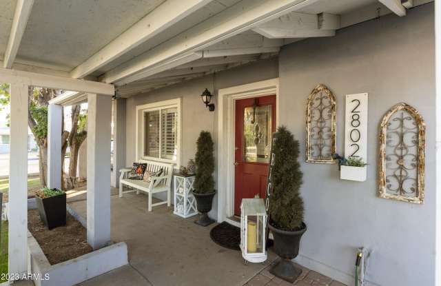 2802 N 32nd Place