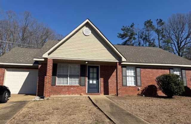1001 Creekside Place, Oxford, MS 38655