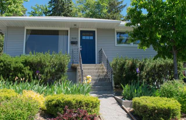 4 Bed, 2 bath on Military Hill!
