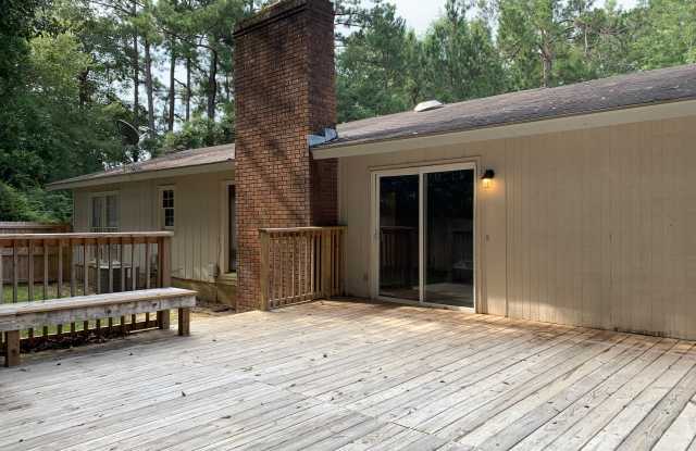 817 Robin Hood Trail
