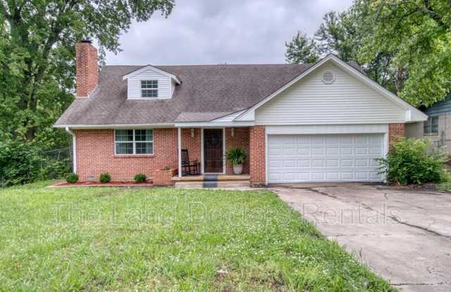 2005 E Foster Dr