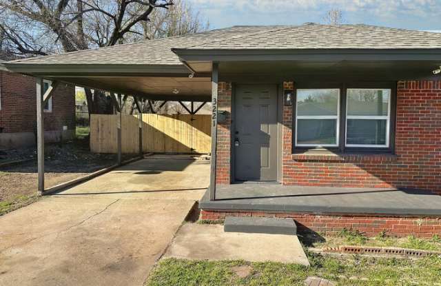 Photo of 3221 Northeast 16th Street