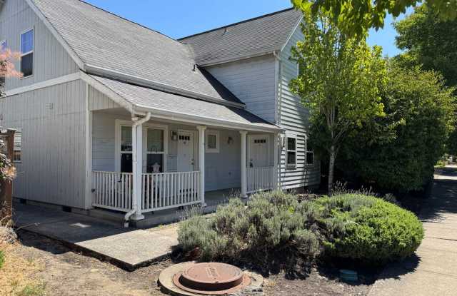 2 bedroom apartment in a great neighborhood!