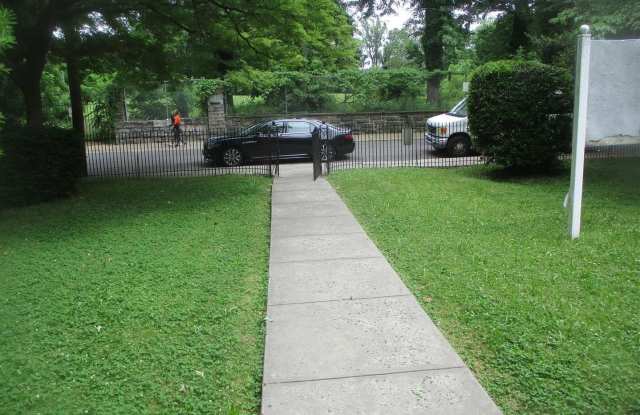 629-31 E CHURCH Lane