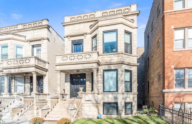 5906 W MIDWAY PARK Parkway - 5906 West Midway Park, Chicago, IL 60644