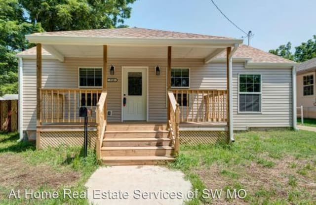 910 S Market - 910 S Market Ave, Springfield, MO 65806