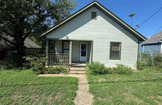 718 N Houston Street