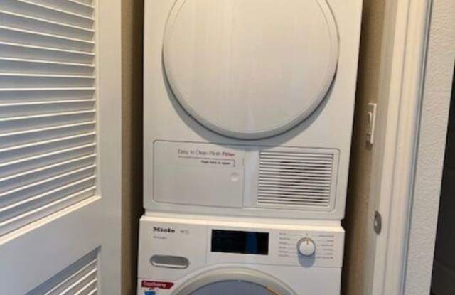 11504 Moorpark Street