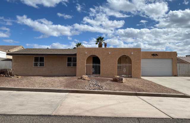 3 Bedroom - 2 Bath Pool Home - 3792 Chiricahua Drive, Lake Havasu City, AZ 86406