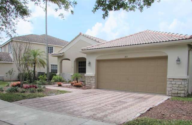 3851 Falcon Ridge Cir