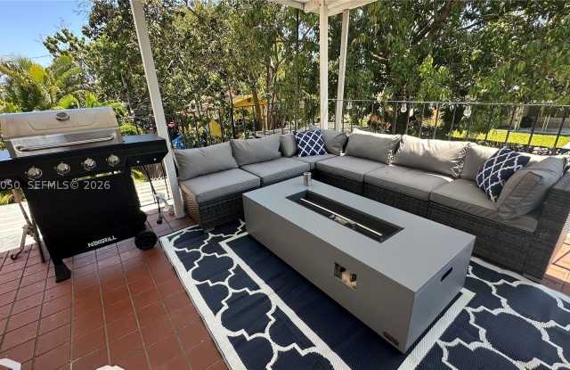 1670 SW 20th St