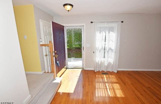 101 Boulder Ridge Dr