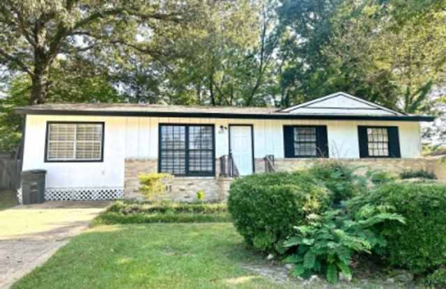 Bright  Airy 3-Bedroom home with Bonus Den