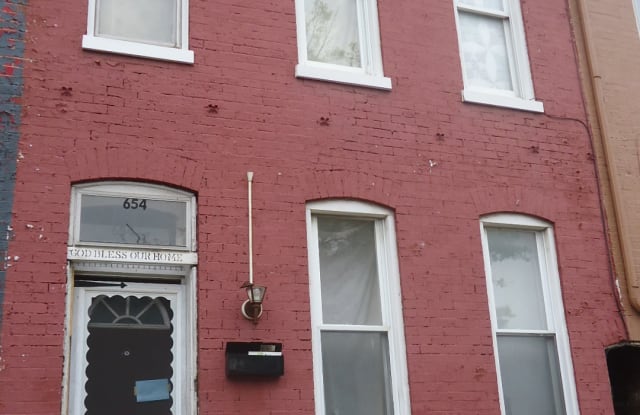 654 E Market St - 654 East Market Street, York, PA 17403