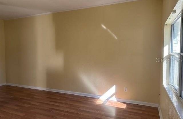 1032 N FERN CREEK AVENUE