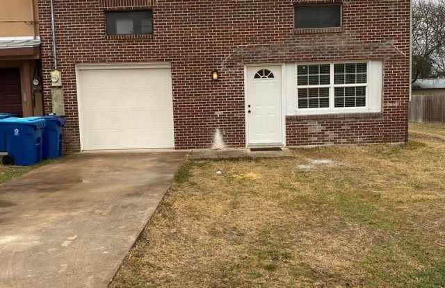 Photo of 518 N Peterson Dr