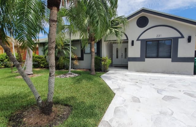 231 SE 8th St - 231 Southeast 8th Street, Dania Beach, FL 33004