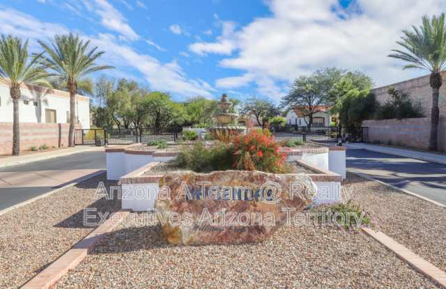 352 South Vía De Los Rosales