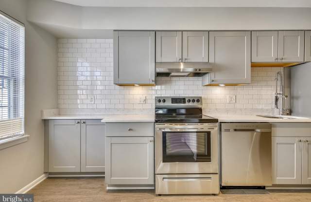 1820 N BARTON Street